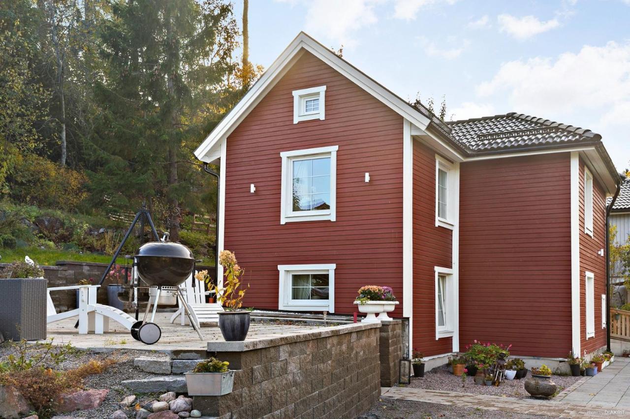 Charming Apartment In A Red House In Stockholm Ngoại thất bức ảnh